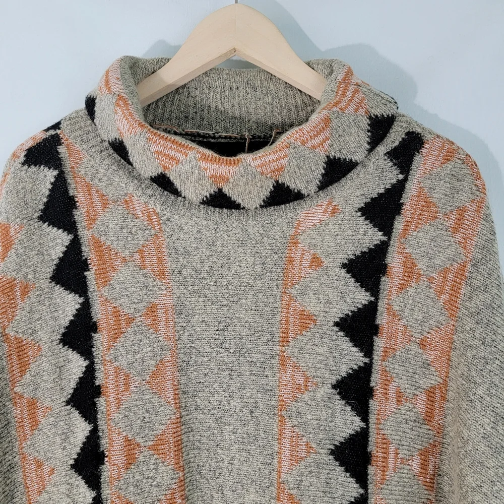 YOUNG THREADS NY Women's Gray/Black/Orange Fall/Winter Poncho Size 1X Tribal - Picture 2 of 8